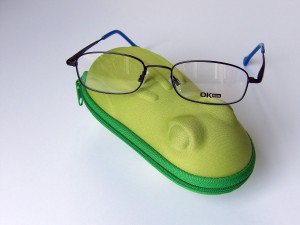 Glasses can be rested on the case